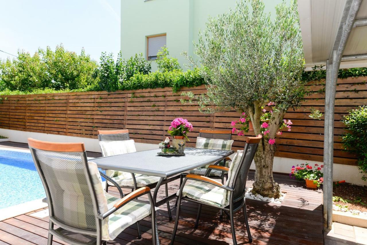 Apartmani Bosa Zara Esterno foto