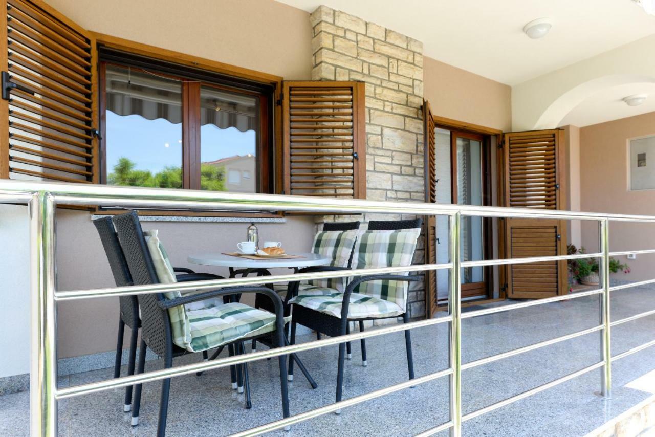 Apartmani Bosa Zara Esterno foto