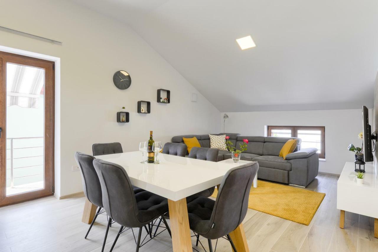 Apartmani Bosa Zara Esterno foto