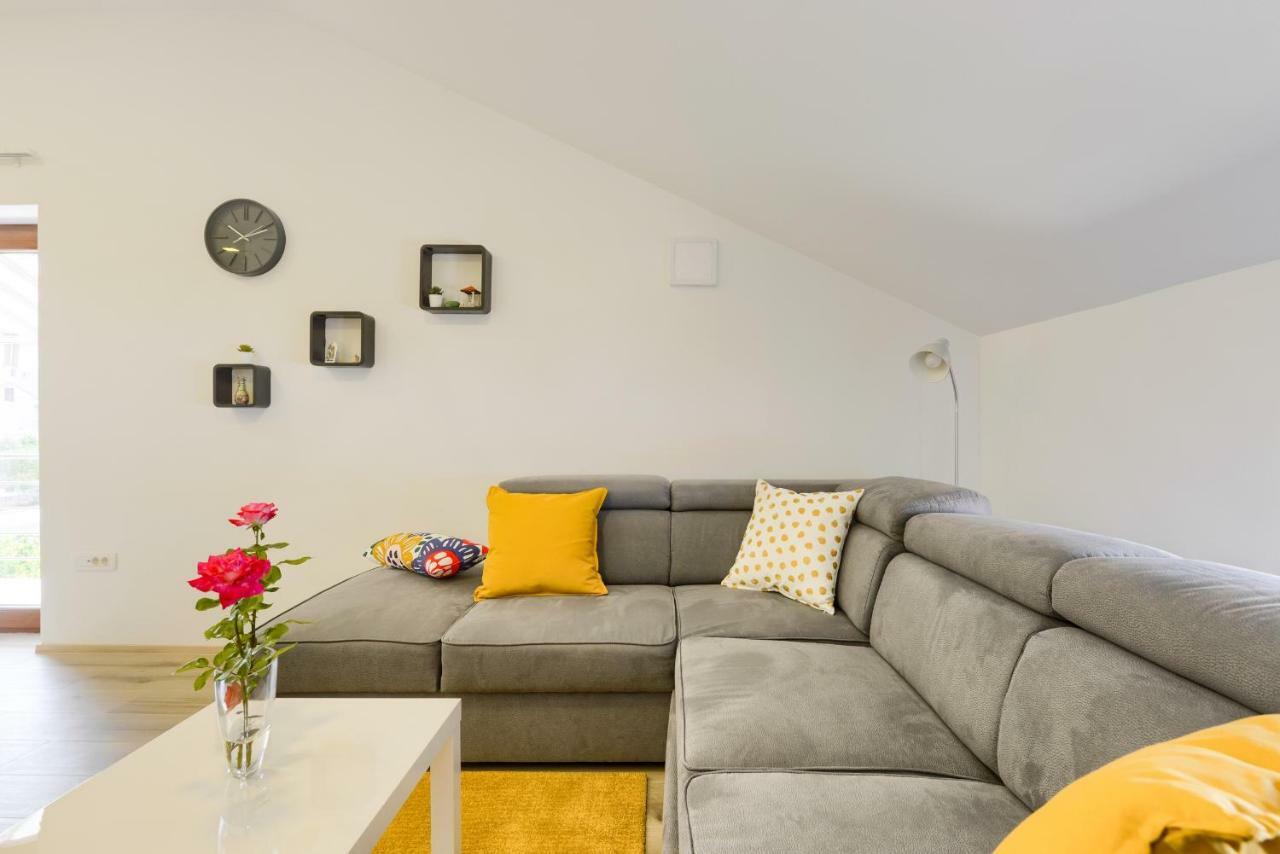 Apartmani Bosa Zara Esterno foto