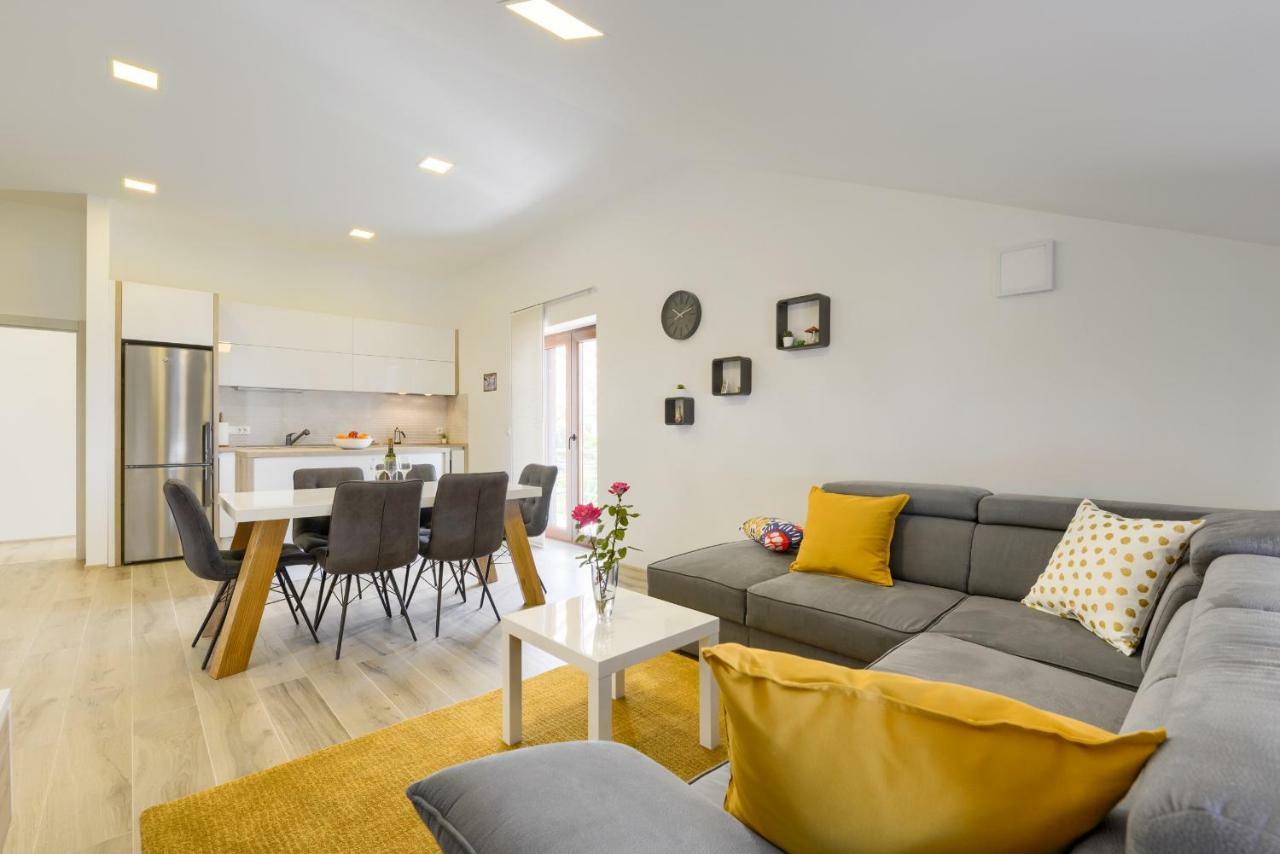 Apartmani Bosa Zara Esterno foto