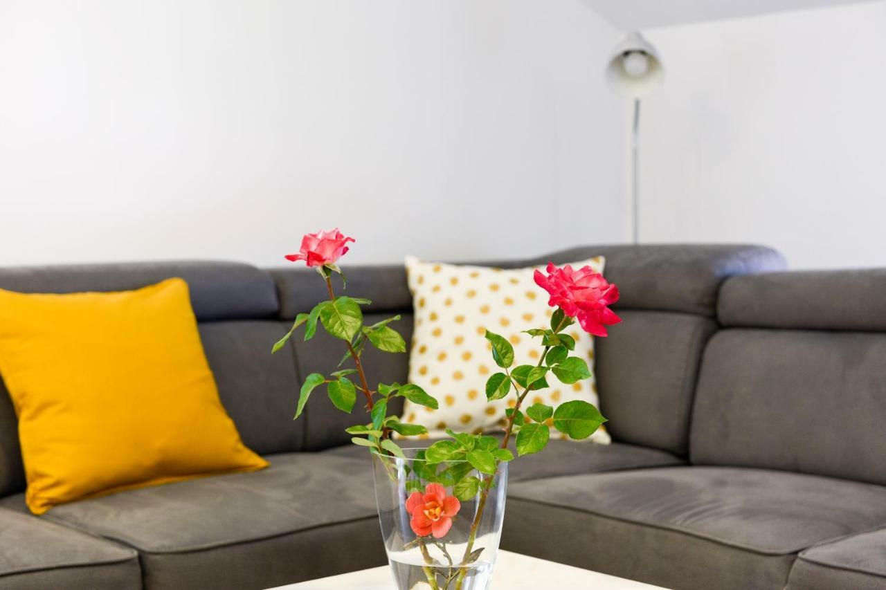Apartmani Bosa Zara Esterno foto