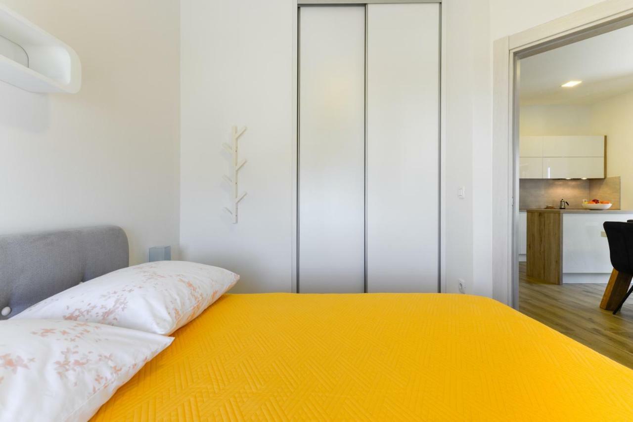 Apartmani Bosa Zara Esterno foto
